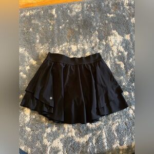 Black Lululemon skirt, great condition size 10